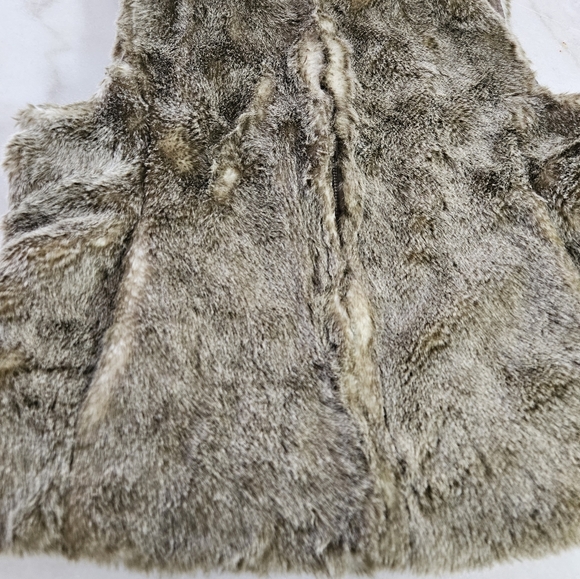 Ann Taylor LOFT Faux Fur Vest | Size 4 - Picture 2 of 8